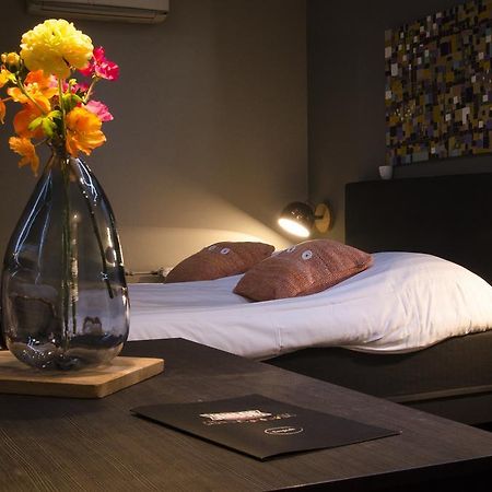Jambon Hotel Уден Екстериор снимка